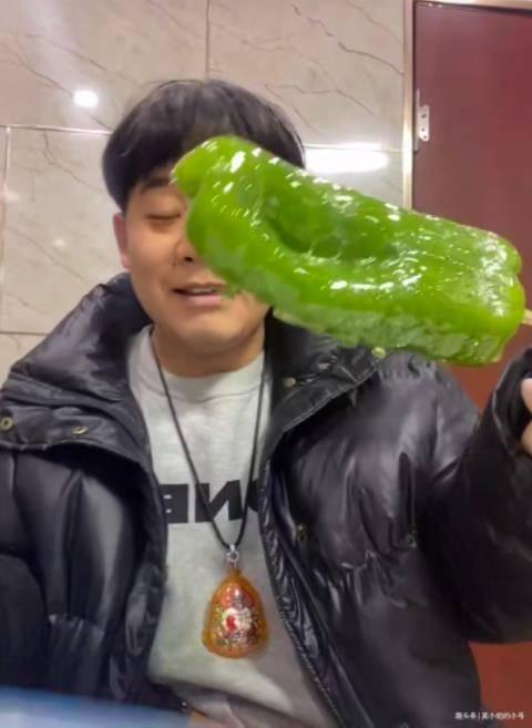 网红吵架吃瓜图片,吃瓜群众围观激烈争吵现场 第3张 网红吵架吃瓜图片,吃瓜群众围观激烈争吵现场 第3张